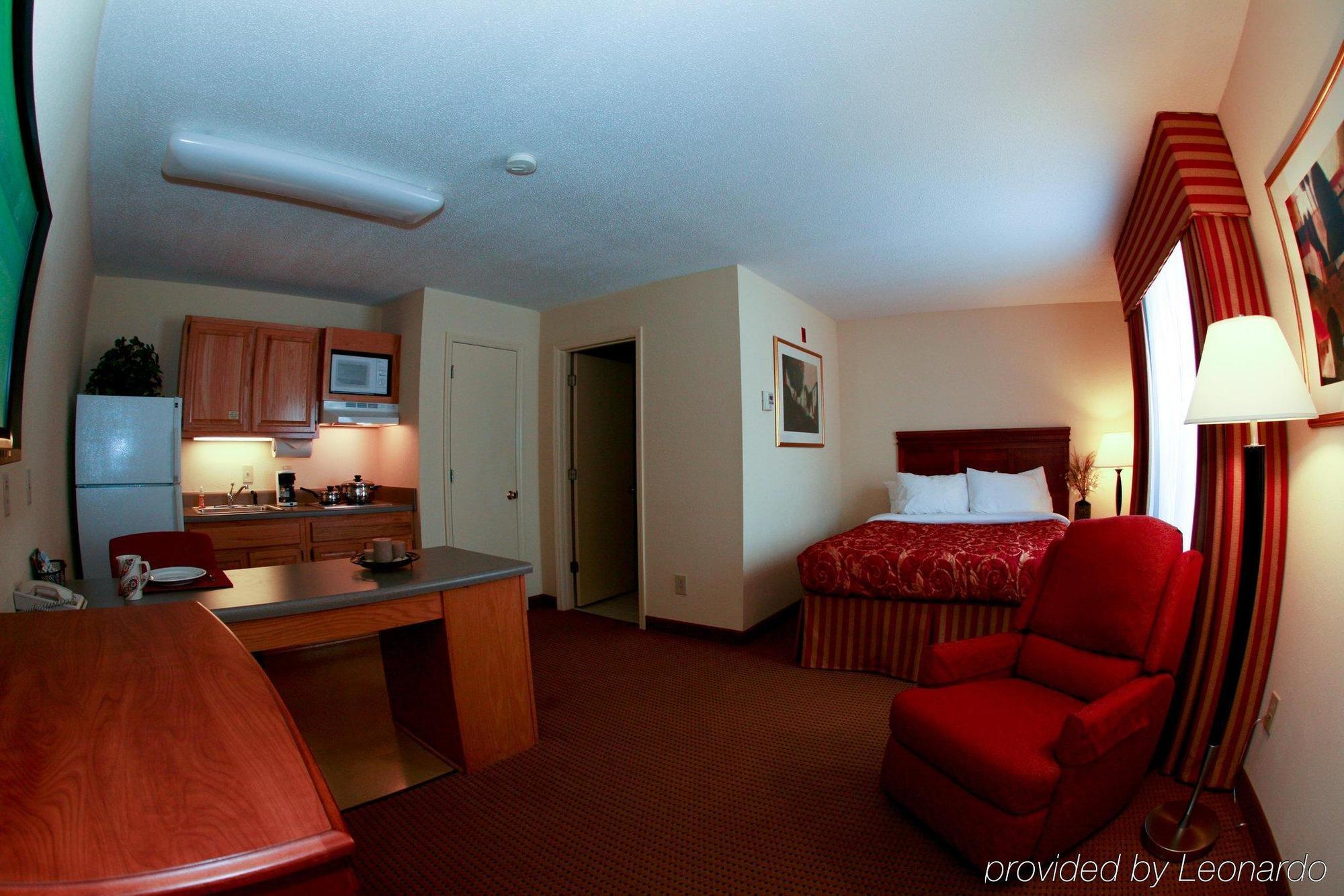 Intown Suites Extended Stay Auburn Al Room photo