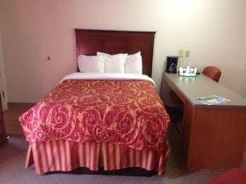 Intown Suites Extended Stay Auburn Al Exterior photo